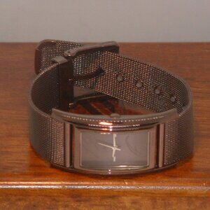 Pre-Owned Women’s DKNY NY-3994 Mesh Bracelet Fashion Analog Watch